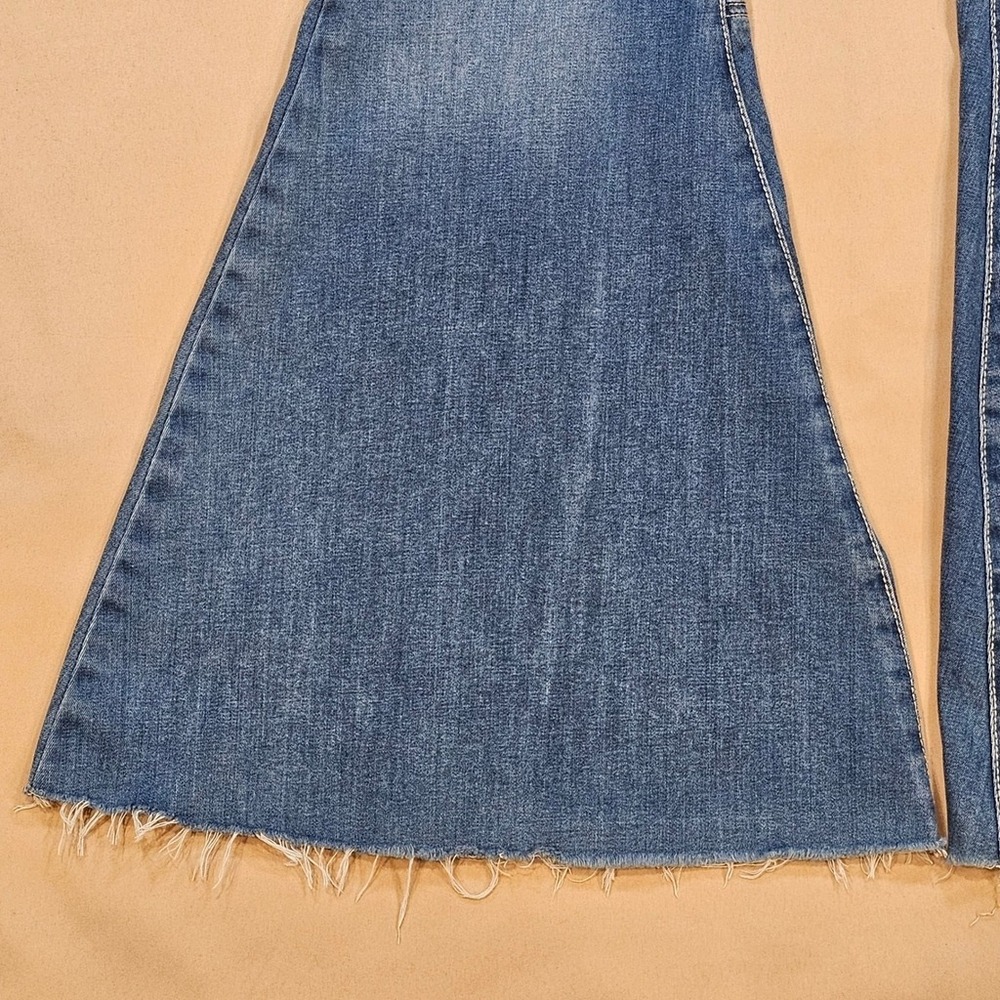 We The Free Just Float On Flare Bell Bottom Denim Jeans Raw Hem Blue Womens 31 - Picture 2 of 11